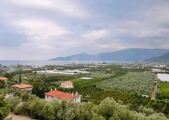 Red Rock And View Maisonette * Leonídion