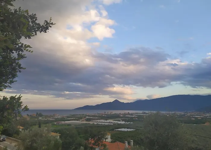 Red Rock And View Maisonette * Leonídion